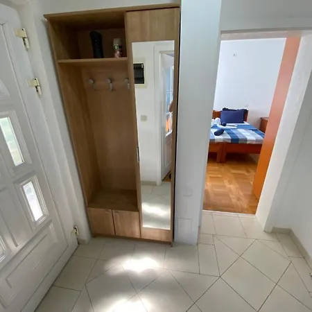 Appartement Lovely 1-bedroom With Free Parking Podgorica
